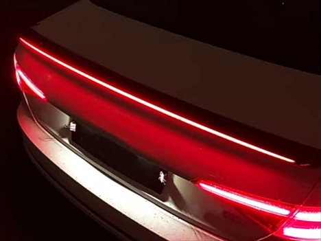 AUDI A4 2016-2019 IÇIN UYUMLU LED SPOILER PIANO BLACK (PARLAK SIYAH)